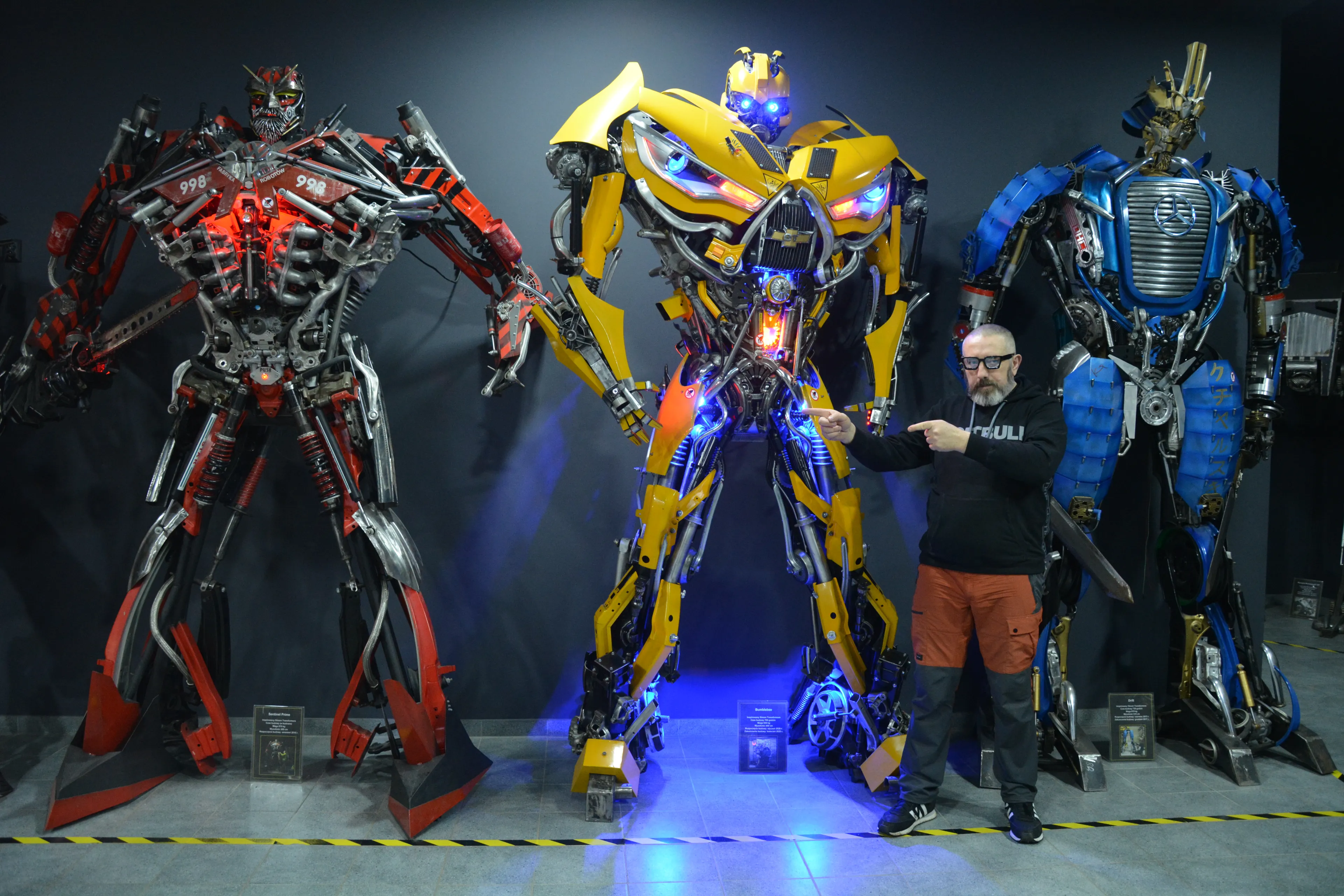 This Polish Artist Turns Scrap Metal Into Epic Sci-Fi Sculptures
