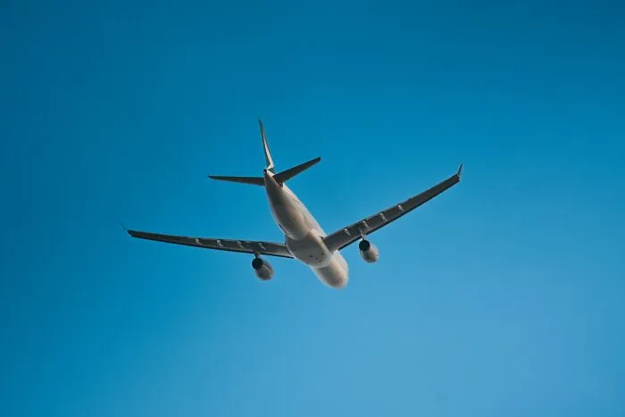 “Cabin Crew, Be Seated”: 43 Pilots Reveal Their Biggest Emergencies That The Passengers Were Oblivious To