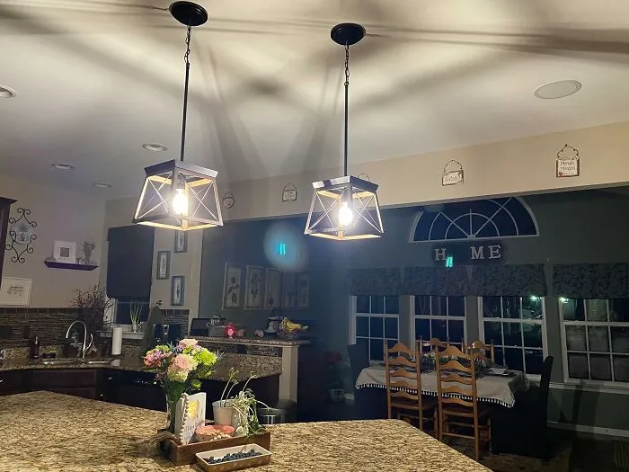  Change The Entire Vibe Of A Room From "Harsh Interrogation" To "Moody Speakeasy" With These <a Style="Display:inline;" Href="Https://Www.amazon.com/Ascher-Equivalent-Brightness-Daylight-Non-Dimmable/Dp/B07sfdlvzn?pd_rd_w=5fifr&content-ID=amzn1.sym.20285f2e-8a53-4f04-80ac-72a8e70f8611&pf_rd_p=20285f2e-8a53-4f04-80ac-72a8e70f8611&pf_rd_r=yh4k30mrpdpzqm35afmw&pd_rd_wg=gkbag&pd_rd_r=a3c606cf-9541-4ff6-Bd6e-54778e74da23&pd_rd_i=b07sfdlvzn&th=1&linkcode=ll1&tag=bphorse-20&linkid=6804bbdf4100cd7e743472ff2a2ba443&language=en_us&ref_=as_li_ss_tl" Target="_blank">  <span Style="Font: Inherit; Color: #d74b1f;"> LED Edison Bulbs </Span>