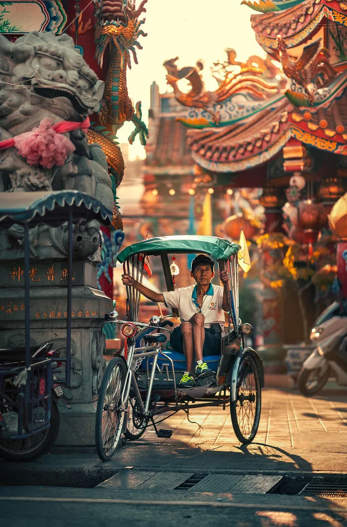 I Travel The World Capturing Everyday Life, And These Are Some Of My Favorite Street Photos (40 Pics)