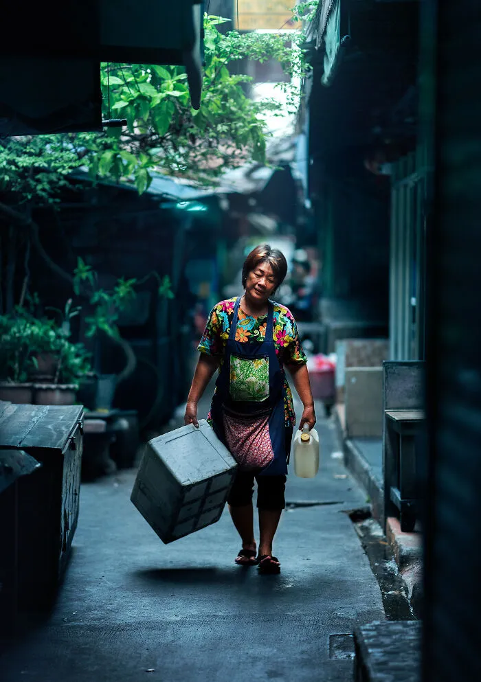 I Travel The World Capturing Everyday Life, And These Are Some Of My Favorite Street Photos (40 Pics)
