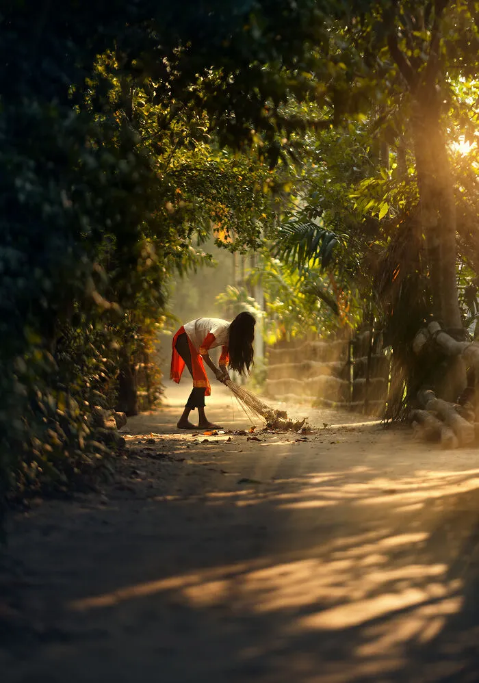 I Travel The World Capturing Everyday Life, And These Are Some Of My Favorite Street Photos (40 Pics)