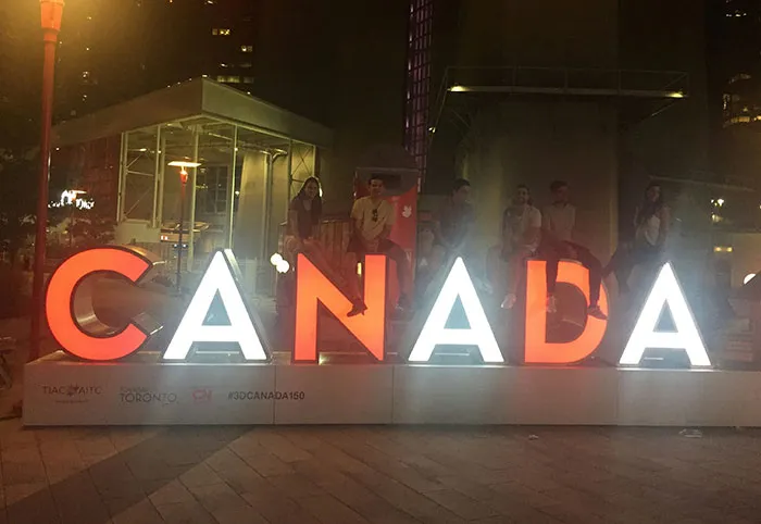 30 Americans Living In Canada Reveal The Differences Between The Two