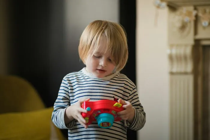 Someone Asked Parents What Made Them See Their Kids Inherited Their Quirks, And They Got 43 Replies