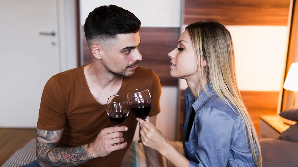 Guy Betrays GF’s Trust By Calling Female Coworker Over, Doesn’t Know She Hid A Camera In Their Home