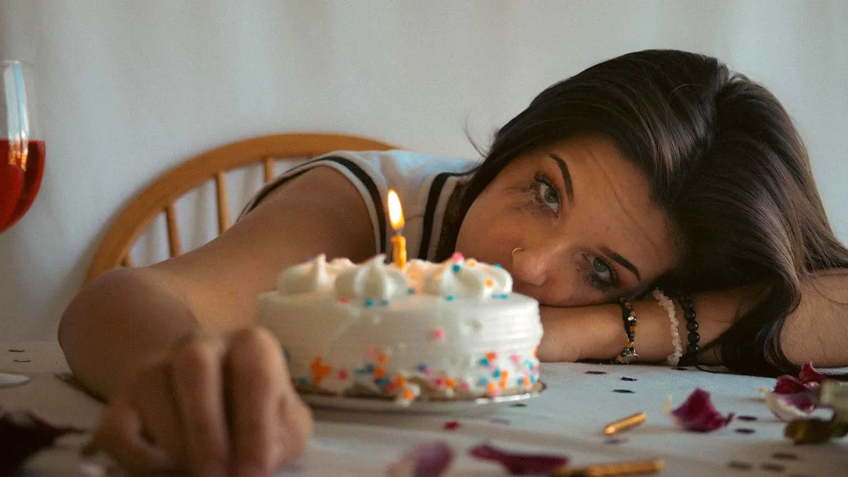 BF Tells GF To Not Disturb Him With Her B-Day Plans, Comes Crying After Being Dumped