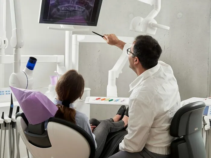 “She Had Mold”: 37 Times Dentists Had To Try Hard Not To Show Their Surprise And Disgust