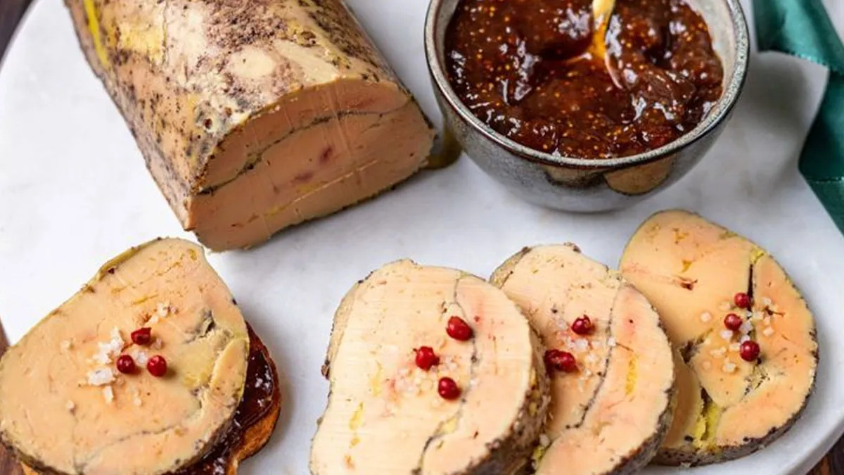 Not Everyone Eats Turkey Or Roast For Christmas, Here Are 24 Holiday Meals From Around The World