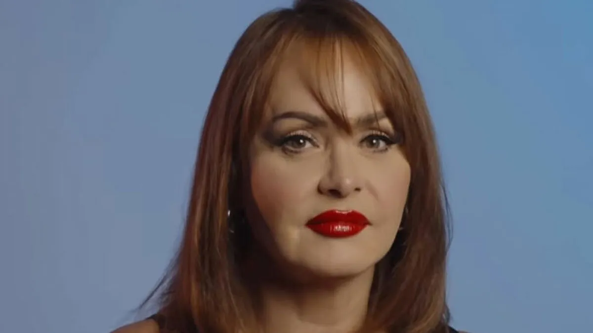 Fans Divided After Plastic Surgery Clinic Shares 'Unrecognizable' Before-After Pictures Of Actress