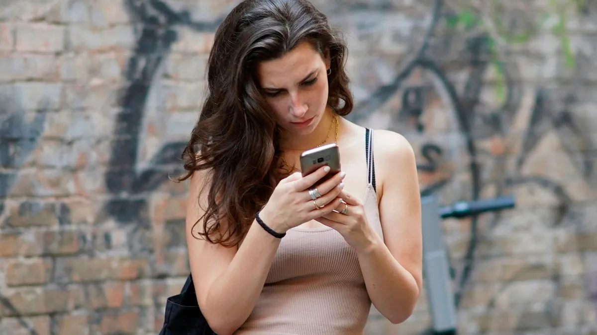 20 Mujeres tóxicas que se creen princesas pero necesitan poner los pies en el suelo