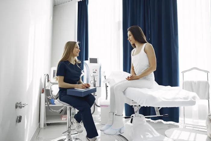 31 Medical Professionals Share The Most Bizarre Instances When Patients Tried "Self-Treatment"