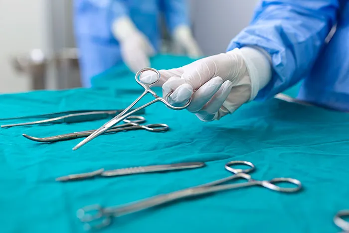 20 Cirujanos y médicos recuerdan sus peores momentos en los que algo salió mal