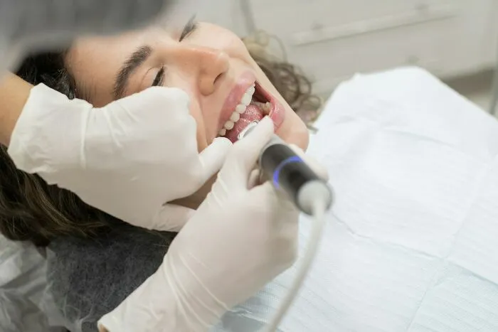“She Had Mold”: 37 Times Dentists Had To Try Hard Not To Show Their Surprise And Disgust