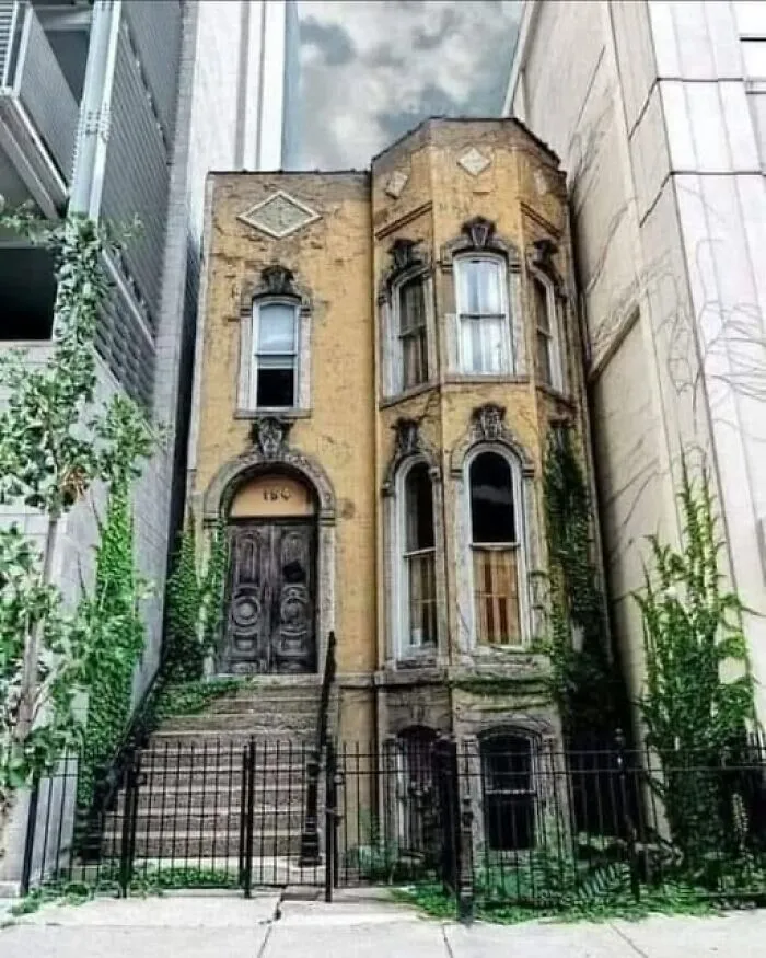 Only One House Survived Modernism 😡 A Lone Survivor House In Chicago, Built In 1888