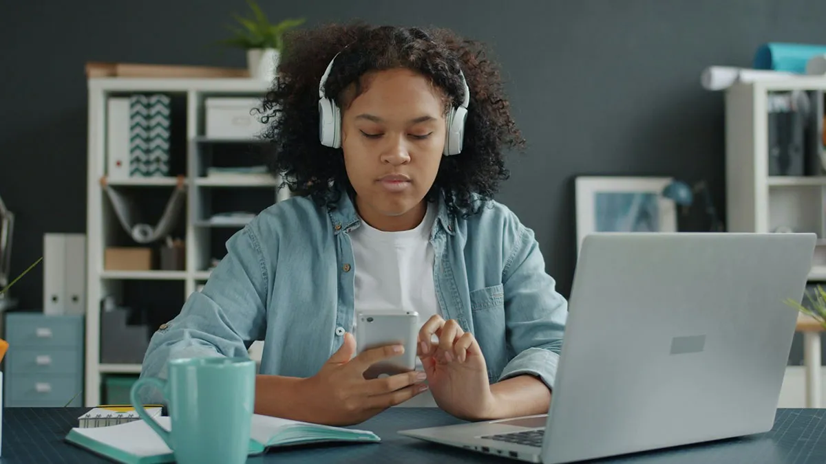Nearly Half Of Gen-Z Workers Rely On Mom To Fight Their Battles At Work, And Bosses Aren’t Impressed