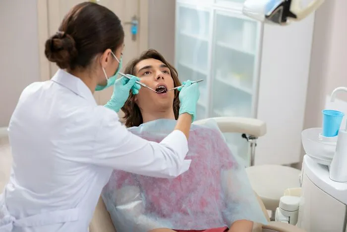 “She Had Mold”: 37 Times Dentists Had To Try Hard Not To Show Their Surprise And Disgust