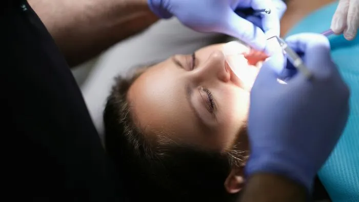 “She Had Mold”: 37 Times Dentists Had To Try Hard Not To Show Their Surprise And Disgust