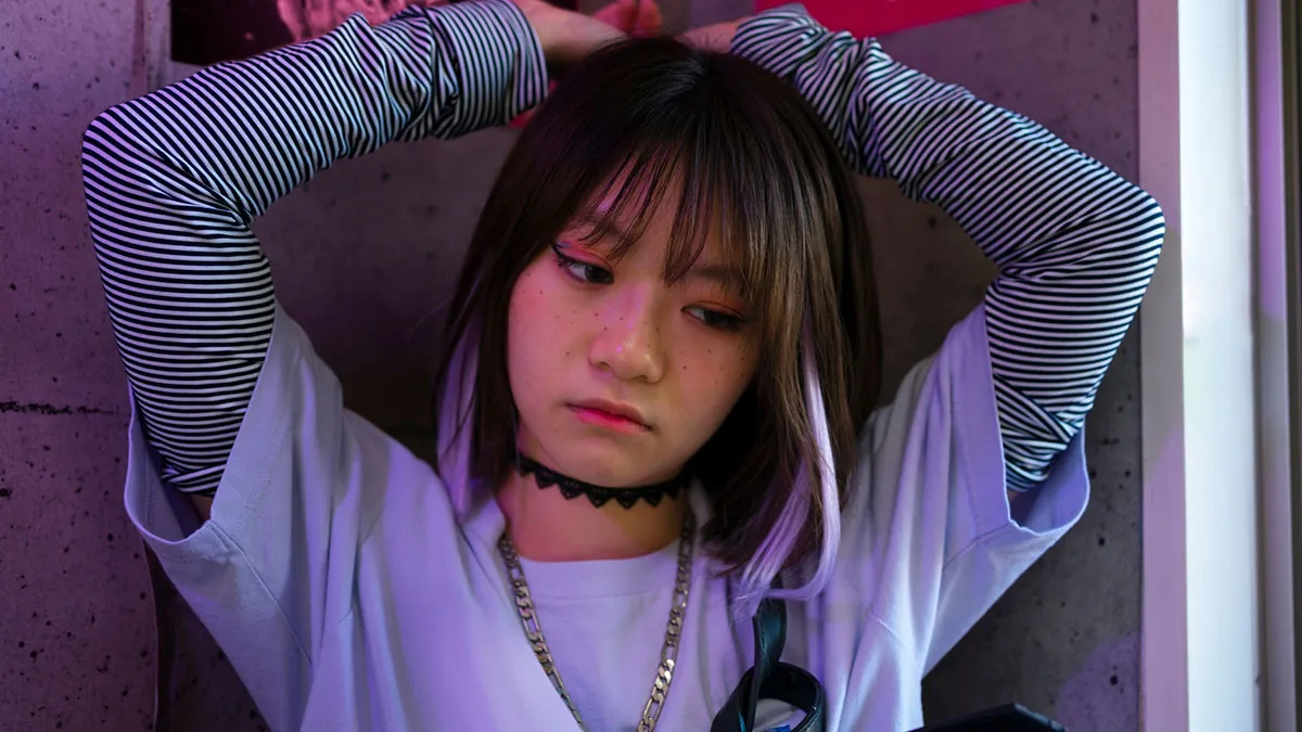 Man Learns A Hard Lesson After Mocking His Girlfriend's K-Pop Fandom, Gets Left Out In The Cold