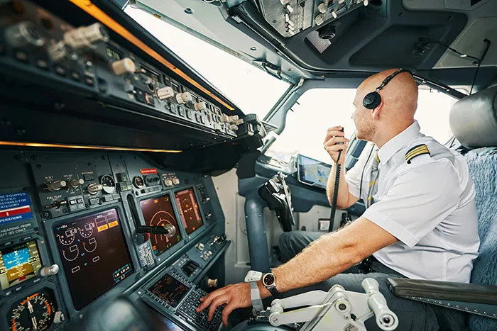 40 Things Pilots, Flight Attendants And Airport Workers Know About Air Travel That Passengers Don’t