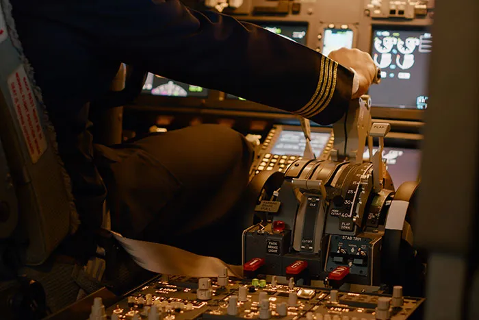 40 Things Pilots, Flight Attendants And Airport Workers Know About Air Travel That Passengers Don’t