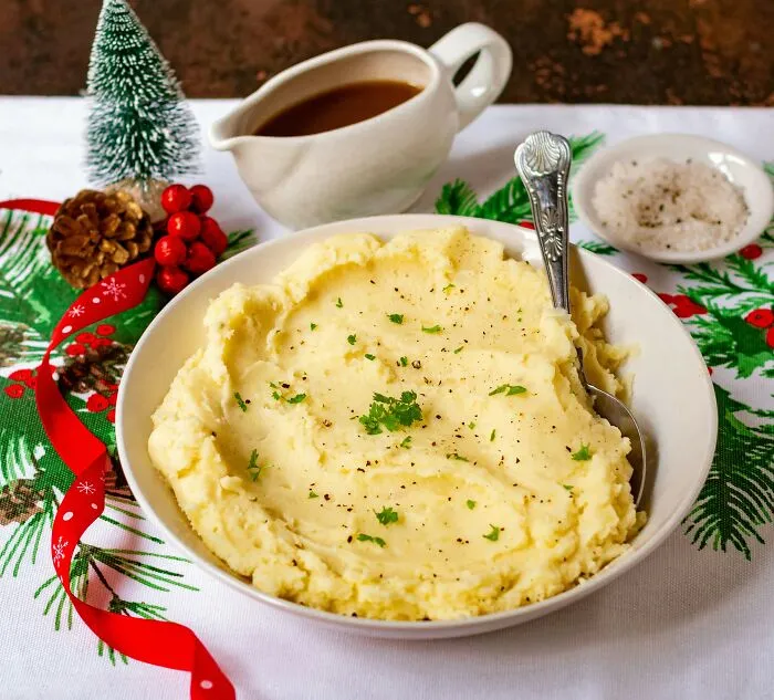 35 Thanksgiving Dinners Where The Main Course Was Turkey And The Side Dish Was Pure Drama