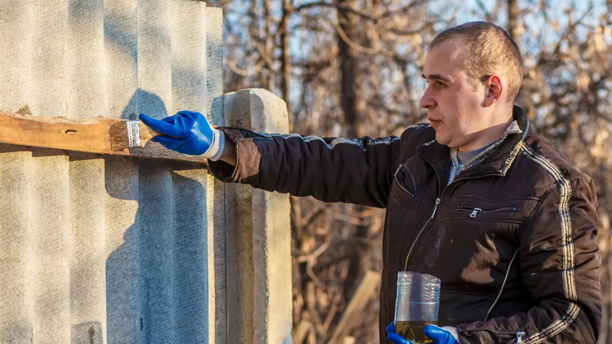 Man Wakes Up To A New Fence On The Property Line, Neighbor Casually Demands He Pay Half