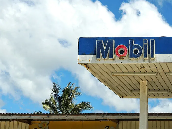 41 Night Shift Gas Station Clerks Share The Weirdest Things They've Ever Encountered