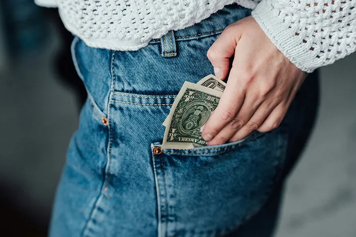 41 Night Shift Gas Station Clerks Share The Weirdest Things They've Ever Encountered