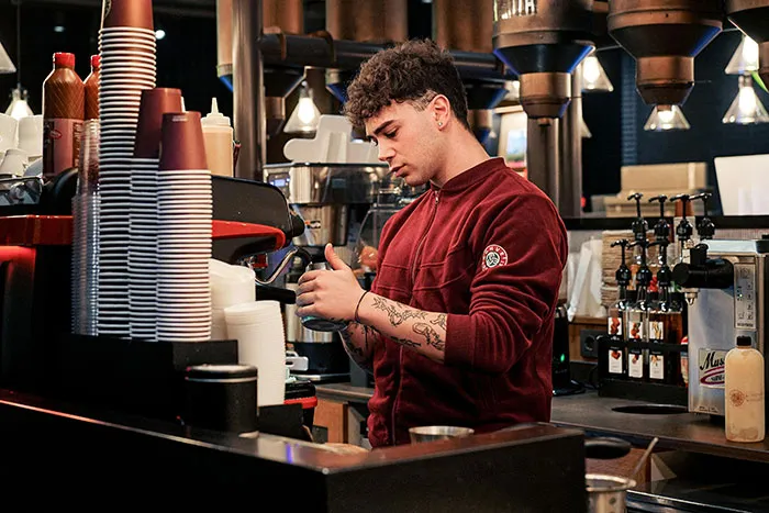41 Night Shift Gas Station Clerks Share The Weirdest Things They've Ever Encountered