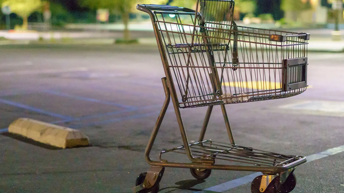 41 Night Shift Gas Station Clerks Share The Weirdest Things They've Ever Encountered