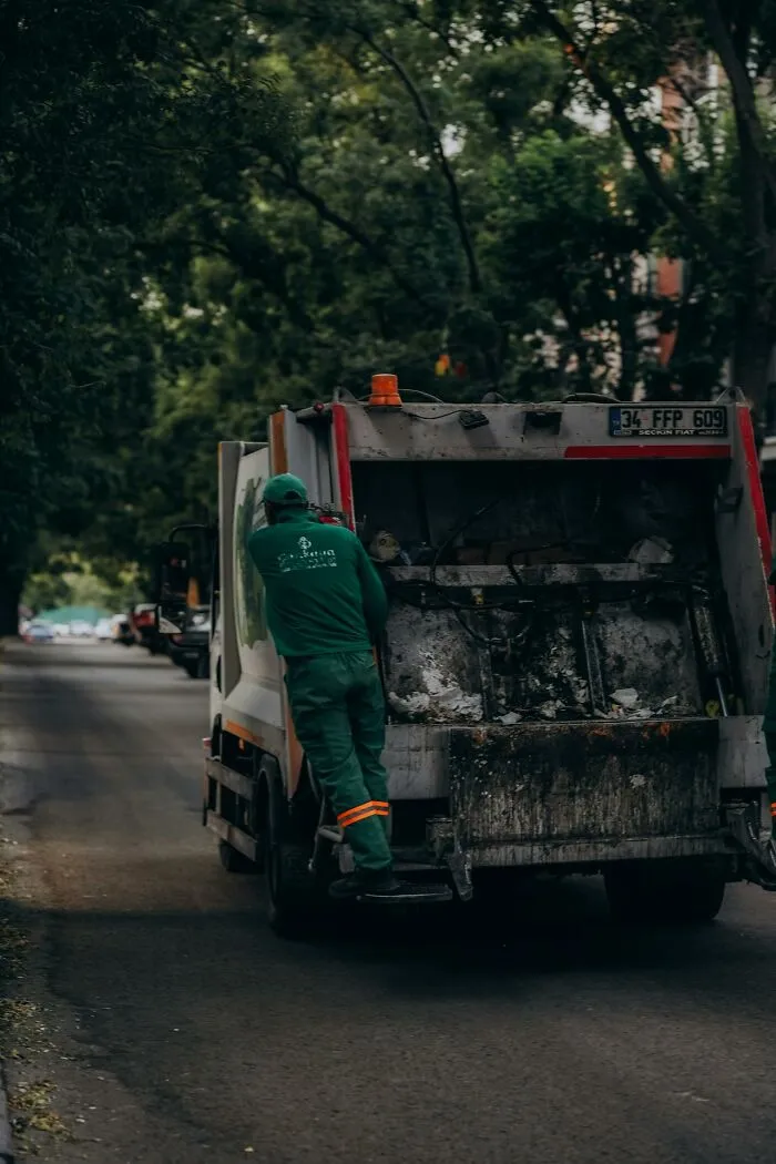 29 Disturbing Things Trash Collectors Have Pulled Out Of People’s Bins