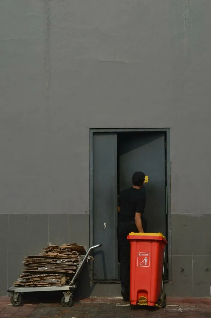 29 Disturbing Things Trash Collectors Have Pulled Out Of People’s Bins