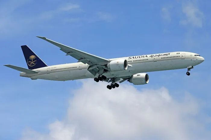 “Cabin Crew, Be Seated”: 43 Pilots Reveal Their Biggest Emergencies That The Passengers Were Oblivious To