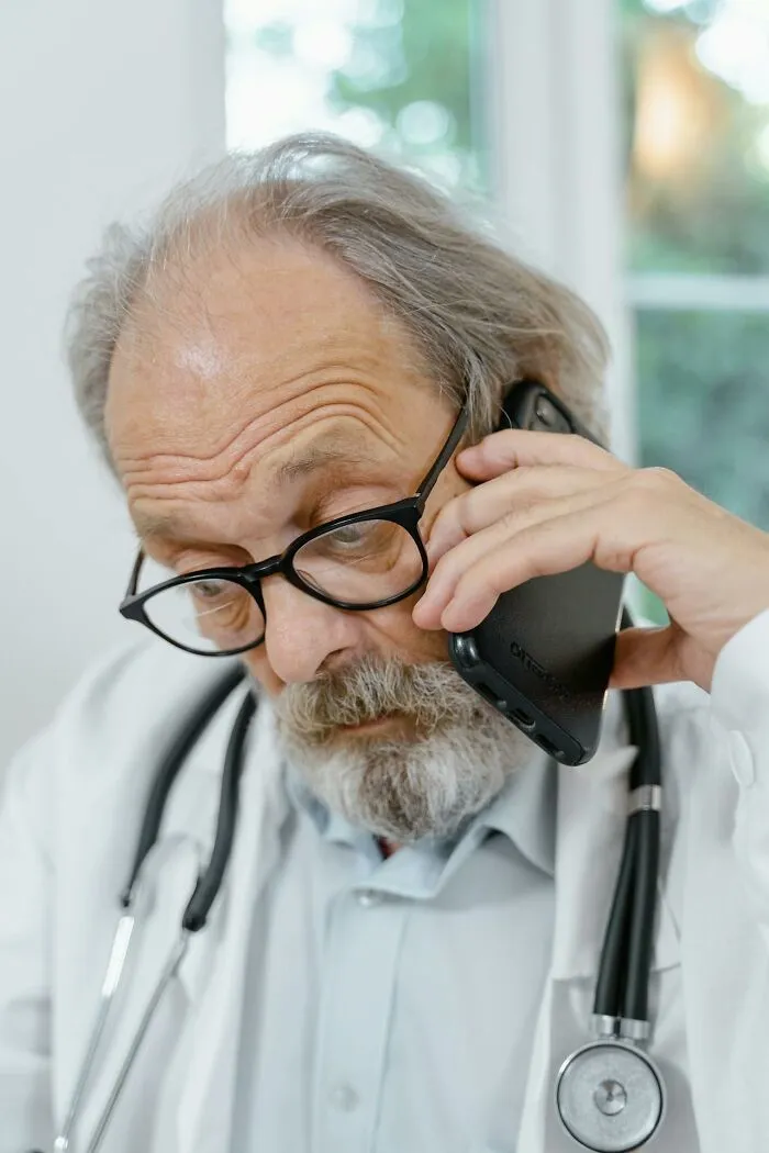 “Psych Ward Employees, What Did A Patient Do That Left You Speechless?” (46 Answers)
