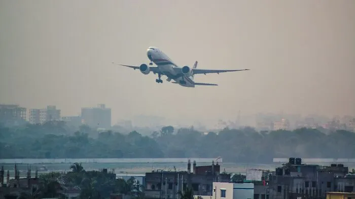 “Cabin Crew, Be Seated”: 43 Pilots Reveal Their Biggest Emergencies That The Passengers Were Oblivious To