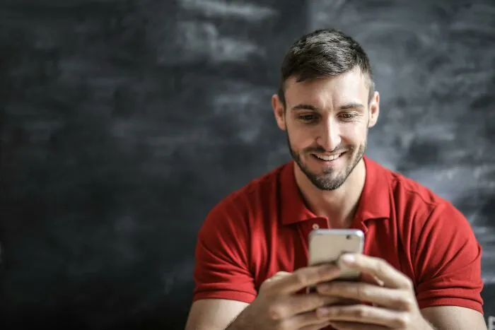 Texting Her Updates Throughout Your Day So She Never Wonders