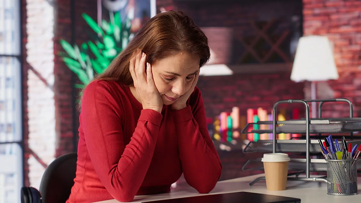 Rich Lady Doesn't Give Even A Single Penny To Struggling Sisters, 4 Years Later Wants To Reconnect