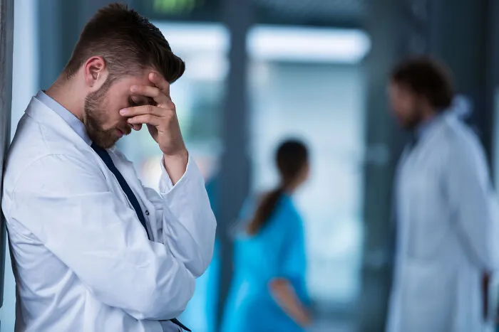 20 Pacientes que dijeron o hicieron algo tan inquietante que aún atormenta al personal médico