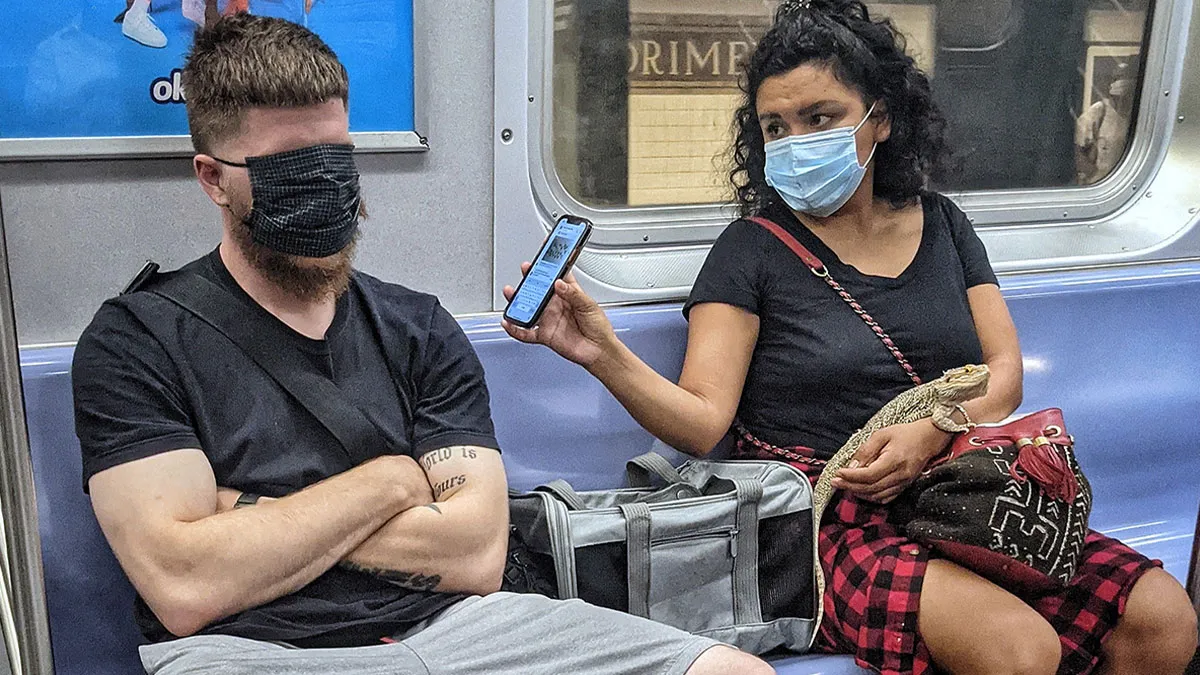 "Subwaygram": 40 Candid Photos Of New York’s Subway Riders