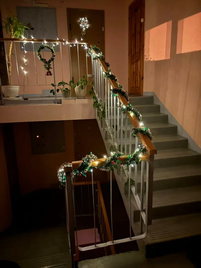 “True Slavic Minimalism”: 50 Pics Showcasing The Best And Worst Soviet Apartment Building Decor