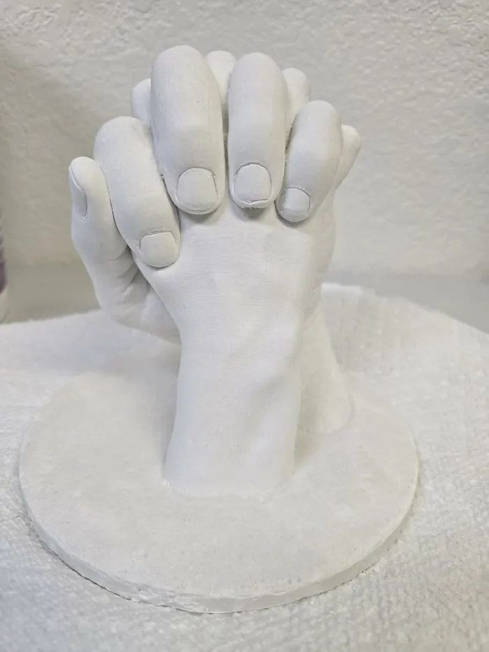 A <a Style="Display:inline;" Href="Https://Www.amazon.com/Luna-Bean-Keepsake-Plaster-Materials/Dp/B01e4lwblq?ie=utf8&th=1&linkcode=ll1&tag=bponion-20&linkid=161485c7ff8fec281cb461fe5c441023&language=en_us&ref_=as_li_ss_tl" Target="_blank">   <span Style="Font: Inherit; Color: #d74b1f;"> Hand Casting Kit </Span> Lets You Create A Monument To Your Love That's Way More Personal And Slightly Less Creepy Than A Taxidermied Squirrel