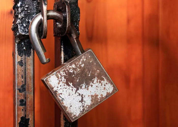 “It’s So Weird, I Still Get Chills”: 29 Unresolved Mysteries People Carry With Them