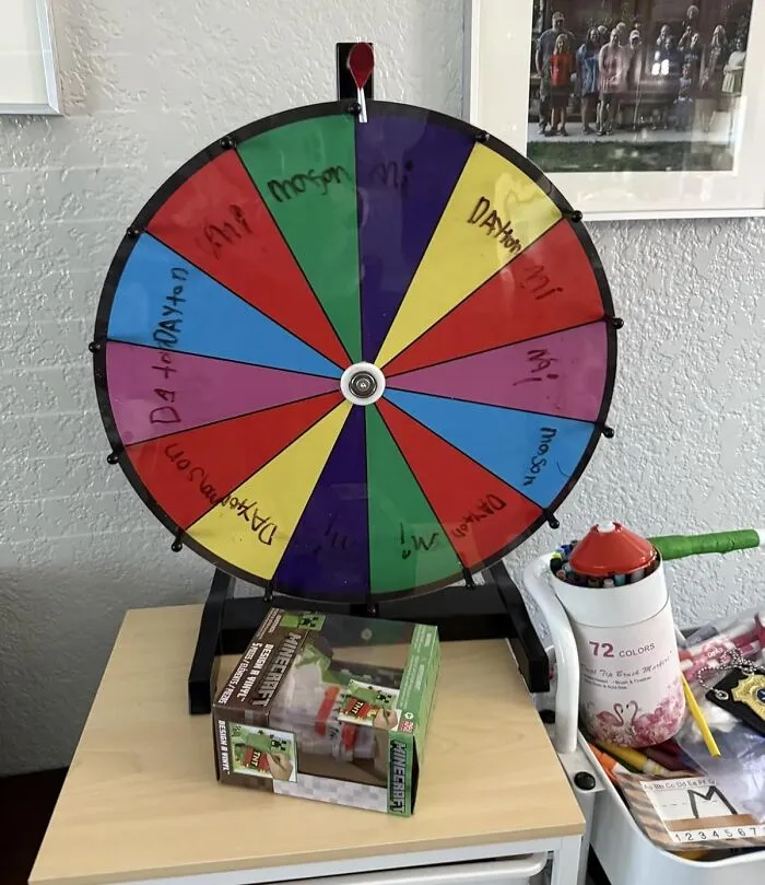  The Soul-Crushing "What Should We Do On Date Night?" Conversation Can Now Be Officially Outsourced To This Glorious <a Style="Display:inline;" Href="Https://Www.amazon.com/Spinning-Prize-Wheel-Spinner-Stand/Dp/B07fvpmjtf?ie=utf8&th=1&linkcode=ll1&tag=bponion-20&linkid=5392187ff076619ddc665828f622f5eb&language=en_us&ref_=as_li_ss_tl" Target="_blank">   <span Style="Font: Inherit; Color: #d74b1f;"> Spinning Prize Wheel </Span>