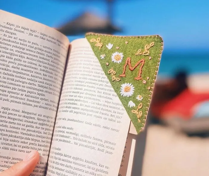 A <a Style="Display:inline;" Href="Https://Www.amazon.com/Personalized-Embroidered-Embroidery-Bookmarks-Accessories/Dp/B0bj6dgf6s?crid=2hrlk31gazyka&dib=eyj2ijoimsj9.dx2qolag0ulrqfm1nqijvvpdhigevvrxo--Cjbgwn2axa98jksyas2-Tjzxjt9tdvw85b7ua8p5yv9bghufq8qjcy2pwg9c_cjhuqlkw07ackia4ygdfdfzfakl0vwive2jqyklzotwqnbhoyjjdaff2fxaeycliwjwauncdb53pn2svye_ozngvrxc2pjsgw8mglrawoiga8g1fx7snpnglrk7wgyzk6qhixxp1z9cxvtgmfvohtpssjn2yigmig-_nbyosq7dc10brtvcs9rlrxxd7zandwpdmuwgtzaa.ylqefxttmeeiewhzelx3w1exm1ire9_tn1ttaalc2nc&dib_tag=se&keywords=custom%2bgift&qid=1764578520&sprefix=customgift%2caps%2c299&sr=8-67&xpid=xmdifhzlbulsr&th=1&linkcode=ll1&tag=bplemur-20&linkid=2972397f3899600b577786b343e77e68&language=en_us&ref_=as_li_ss_tl" Target="_blank">   <span Style="Font: Inherit; Color: #d74b1f;"> Hand Embroidered Corner Bookmark </Span> Is The One Thing That Will Finally Convince You To Stop Dog-Earing Your Pages Like A Monster