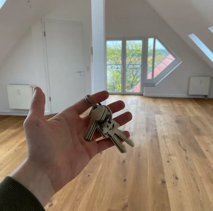 My Art Got Stolen By 1000s Of Online Shops So I Sued Them And Bought An Apartment With The Money