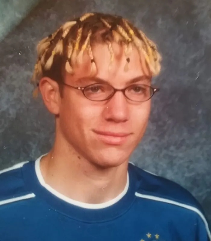 Durante la escuela secundaria, quería tener rastas. Mi mamá me hizo trenzas.