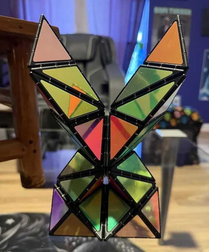 The <span Style="Font: Inherit; Color: #d74b1f;"> Magnet Pyramid Stone </Span> Is A Never-Ending Fidget Toy That You Might Want To Borrow From Time To Time