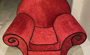 50 Secondhand Store Finds That Deserve A Standing Ovation