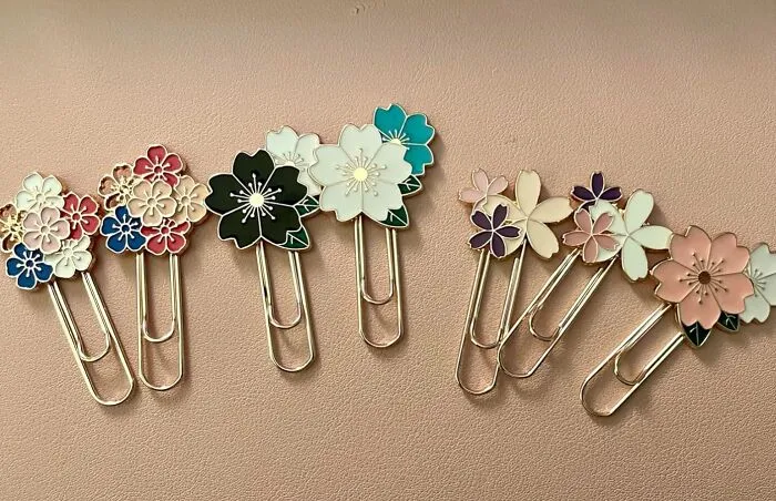 A Set Of <span Style="Font: Inherit; Color: #d74b1f;"> Decorative Flower Paperclips </Span> Will Make Her Boring, Soul-Crushing Paperwork Feel Less Like A Chore And More Like A Cheerful Garden Party