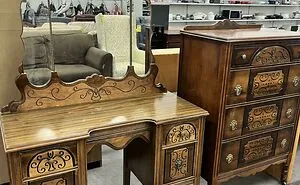 50 Secondhand Store Finds That Deserve A Standing Ovation